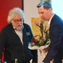 Landrat Andreas Müller und bisheriger Kreisheimatpfleger Dieter Tröps